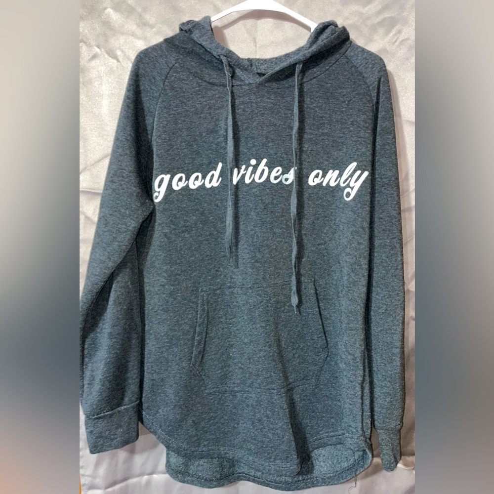 “Good Vibes Only” women’s pullover hoodie size 1x